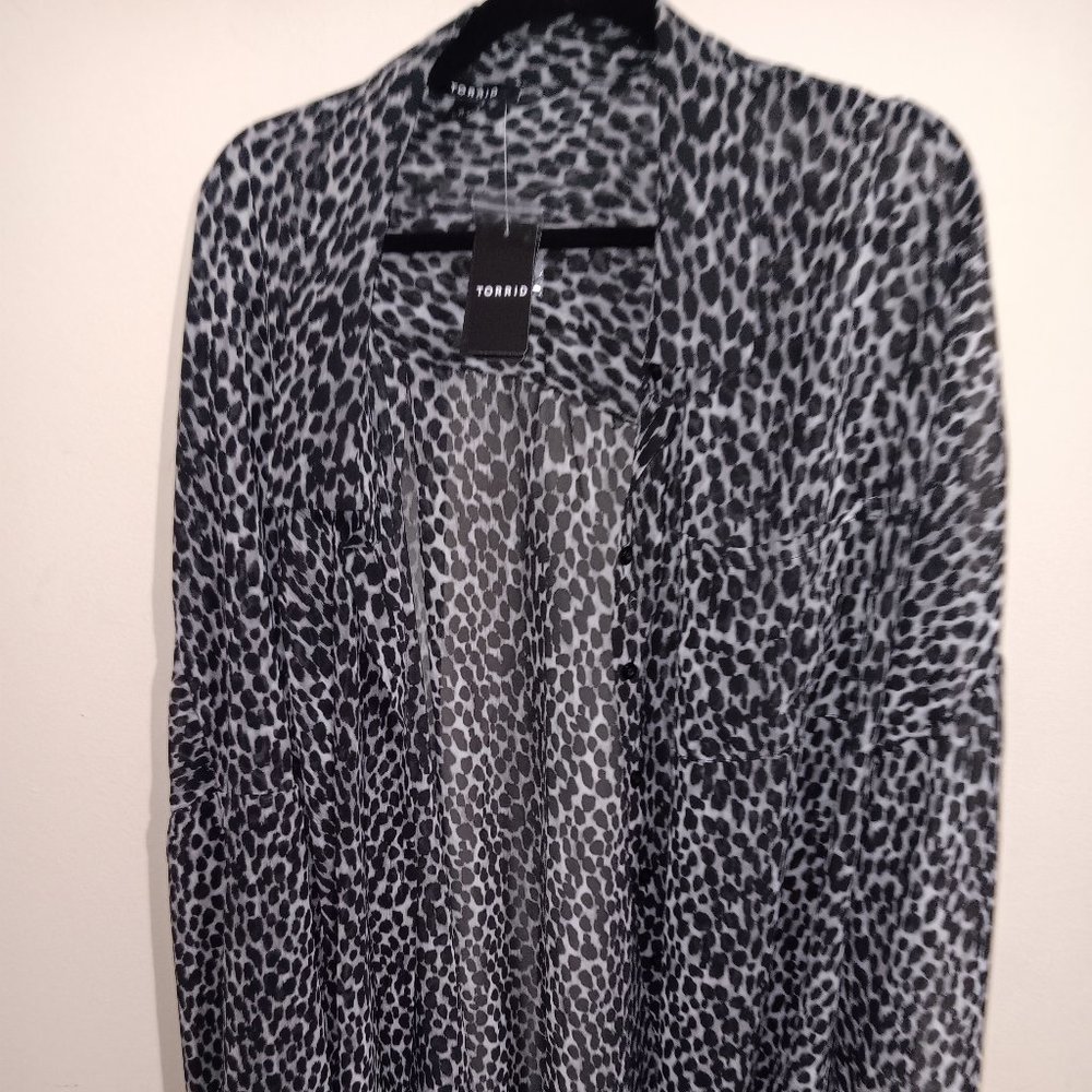 TORRID CHIFFON SHIRT KIMONO SIZE 6, 6X, 30